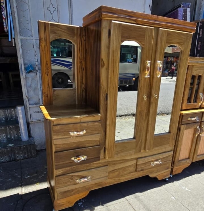 Armario de madera clásica