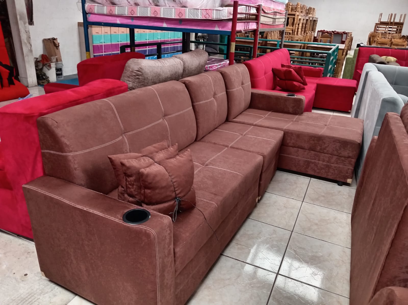 Sofá seccional marrón Confort XL