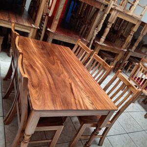 Comedor Clásico de Madera Natural